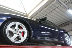 Image 11/50 of Porsche 911 Carrera 4S (2004)