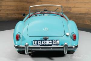 Image 13/19 of MG MGA 1500 (1958)
