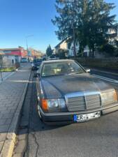 Immagine 2/12 di Mercedes-Benz 300 CE (1988)