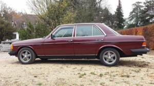 Image 5/8 of Mercedes-Benz 230 E (1983)