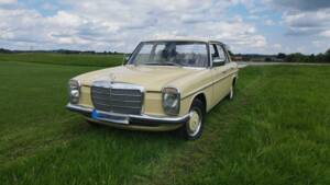 Immagine 8/32 di Mercedes-Benz 200 (1974)