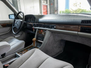 Immagine 5/40 di Mercedes-Benz 380 SE (1985)