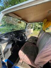 Image 9/20 of Volkswagen T2b Kombi (1974)