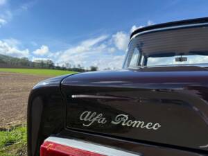 Image 19/21 of Alfa Romeo Giulia Super 1.6 (1972)