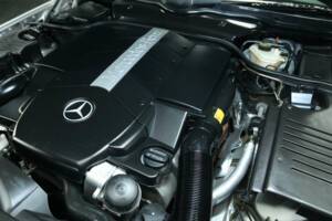 Image 40/49 of Mercedes-Benz SL 500 (2001)