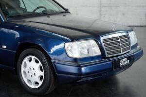 Bild 24/50 von Mercedes-Benz E 200 (1996)