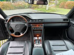 Bild 15/27 von Mercedes-Benz 500 E (1992)