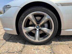 Imagen 21/26 de BMW 650i (2006)