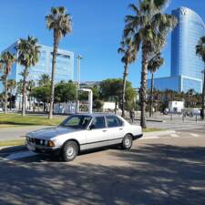 Image 6/36 of BMW 745i (1985)