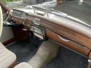 Image 8/8 of Mercedes-Benz 220 S (1957)