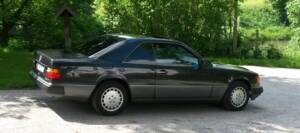 Image 7/9 of Mercedes-Benz 300 CE (1990)