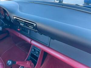 Immagine 15/20 di Porsche 911 Carrera 3.2 (1988)