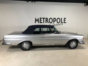 Image 4/31 of Mercedes-Benz 280 SE 3,5 (1970)