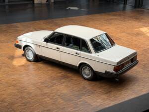 Bild 13/43 von Volvo 240 (1989)