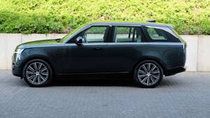 Image 15/61 of Land Rover Range Rover D350 (2025)