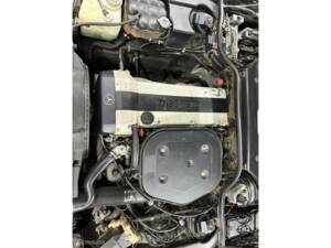 Image 14/40 of Mercedes-Benz 300 SL-24 (1990)
