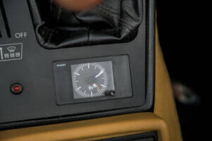Immagine 32/50 di Alfa Romeo 2.0 Spider (1991)