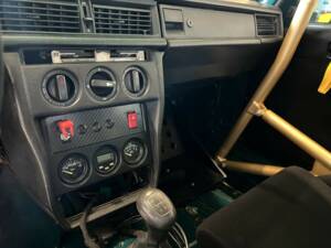 Image 19/27 of Mercedes-Benz 190 E 2.5-16 (1989)