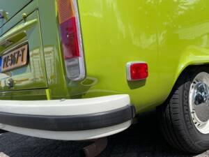 Image 16/73 of Volkswagen T2b Kombi (1978)