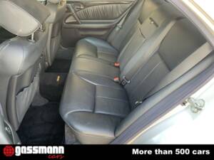 Image 15/15 of Mercedes-Benz E 320 (1998)
