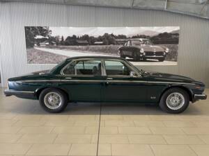 Image 5/18 of Jaguar XJ12 6.0 (1993)