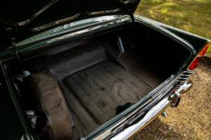 Image 36/44 of Ford Zodiac MkIII (1964)