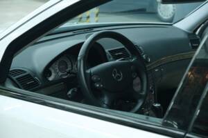 Bild 24/50 von Mercedes-Benz E 500 (2007)