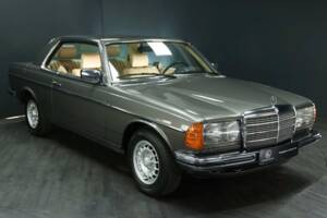 Image 8/30 of Mercedes-Benz 280 CE (1984)