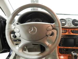 Immagine 6/15 di Mercedes-Benz CLK 320 (2002)