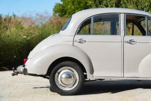 Image 24/50 of Morris Minor 1000 (1958)
