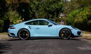 Image 2/48 of Porsche 911 Turbo S Exclusive (2017)