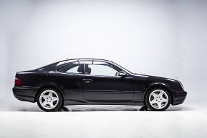 Immagine 6/38 di Mercedes-Benz CLK 55 AMG (2000)