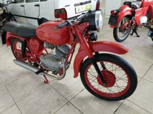 Immagine 4/28 di Moto Guzzi Stornello 125 (1960)
