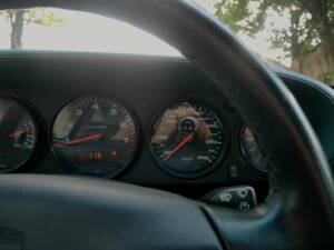 Image 35/36 de Porsche 911 Carrera 4S (1998)