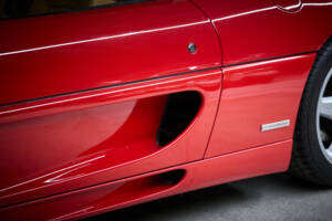 Immagine 46/99 di Ferrari F 355 Berlinetta (1997)