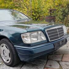 Afbeelding 8/38 van Mercedes-Benz E 200 (1995)