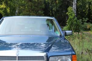 Image 3/51 de Mercedes-Benz 500 SE (1984)