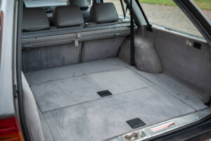 Image 19/66 of Mercedes-Benz 200 TE (1989)