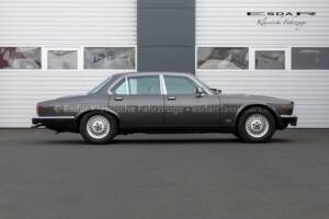 Immagine 4/46 di Jaguar XJ 12 (1986)