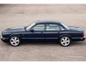 Image 7/31 of Jaguar XJR 4.0 (1999)