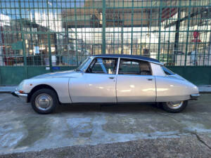 Image 2/36 of Citroën DS 20 (1974)