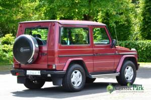 Image 5/49 de Mercedes-Benz 230 GE (SWB) (1993)