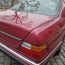 Immagine 60/162 di Mercedes-Benz 230 CE (1989)