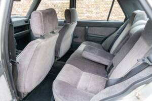 Afbeelding 30/50 van Alfa Romeo 75 2.0 Twin Spark (1988)