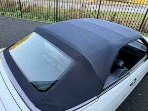 Image 25/36 of Mercedes-Benz E 200 (1994)