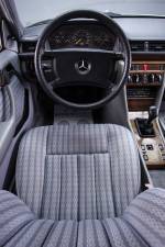 Image 23/40 of Mercedes-Benz 300 TE (1991)