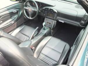 Bild 45/73 von Porsche 911 Carrera 4S (2004)