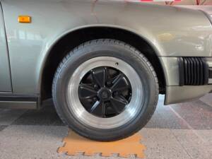 Bild 11/27 von Porsche 911 Carrera 3.2 (1987)