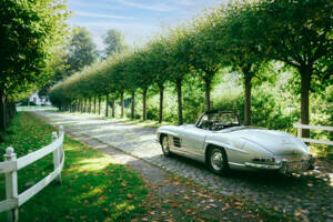 Image 2/6 of Mercedes-Benz 300 SL Roadster (1961)