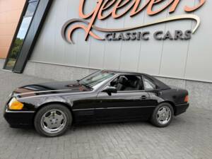 Image 17/50 of Mercedes-Benz 500 SL (1991)